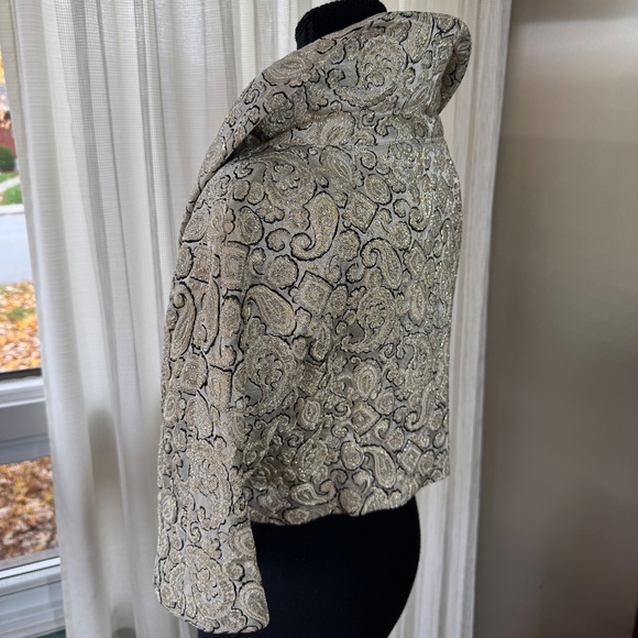 Vintage 1950s lame bolero, gold black cream brocade paisley, short jacket, 4 (S) - Picture 9 of 13